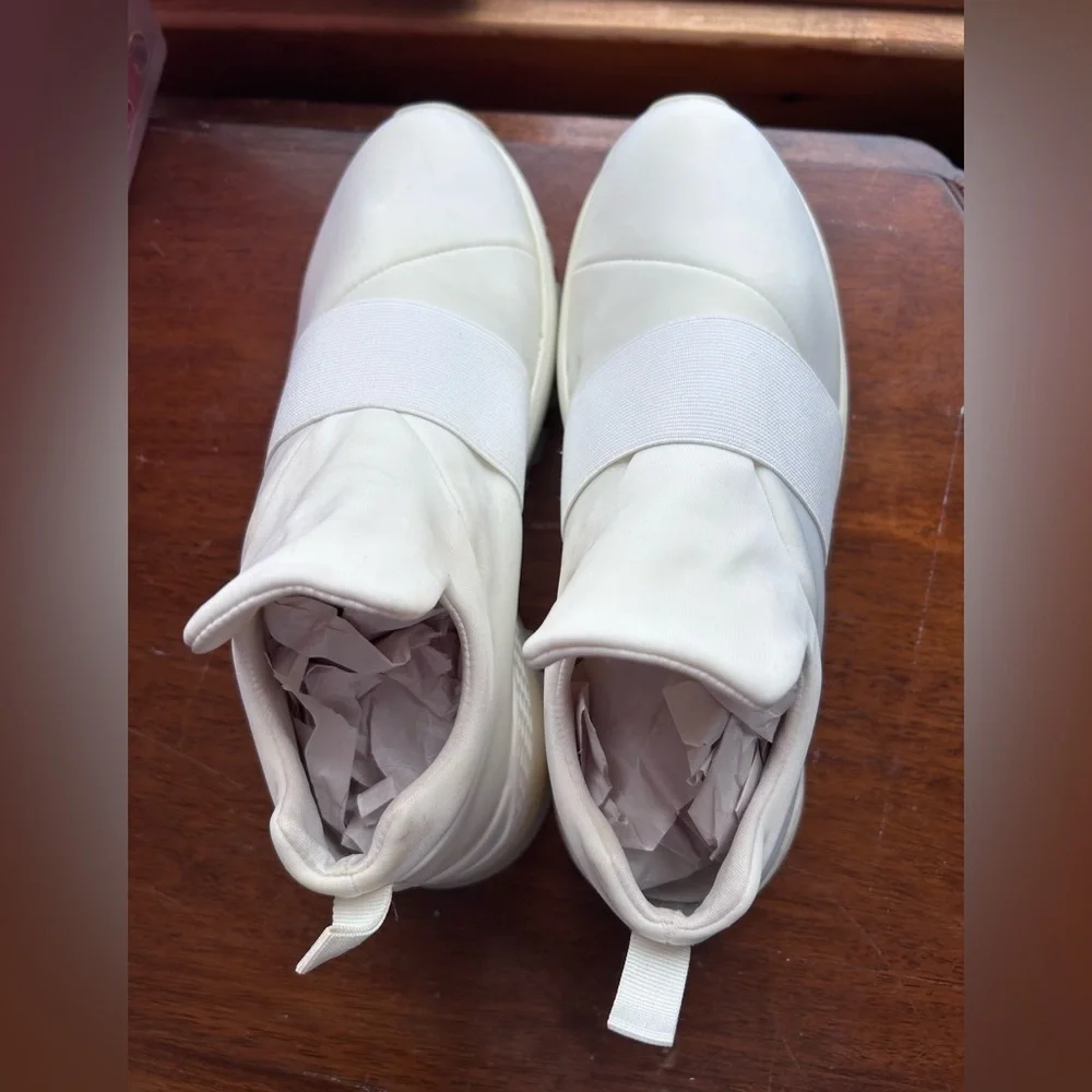J/Slides White Slip-On Platform Sneakers | Size 8
